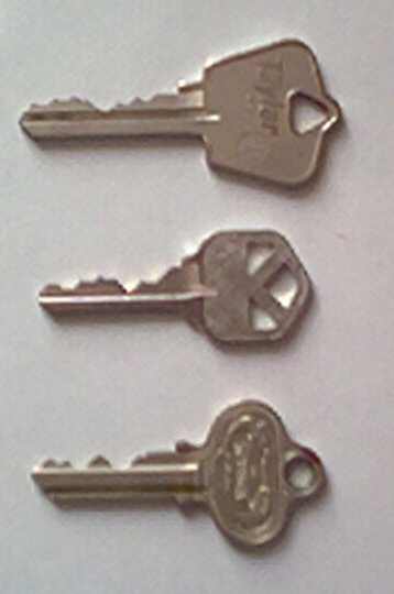 Deep cuts in middle of key